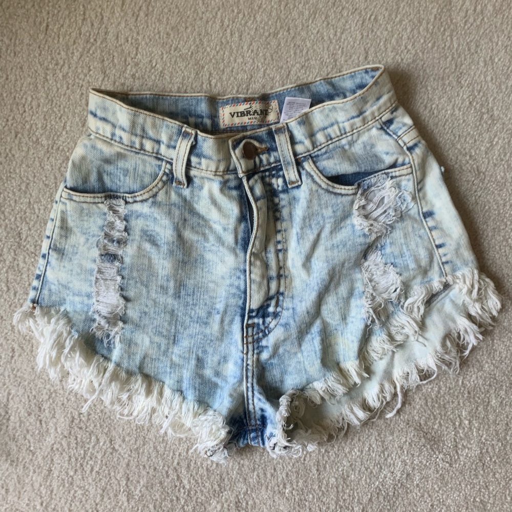 High waisted denim shorts! ❤️